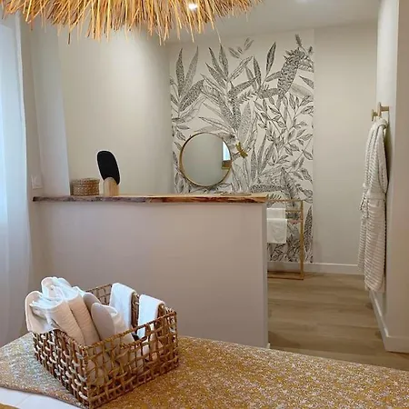 *la Mariposa* Jacuzzi . Terrasse. Parking *